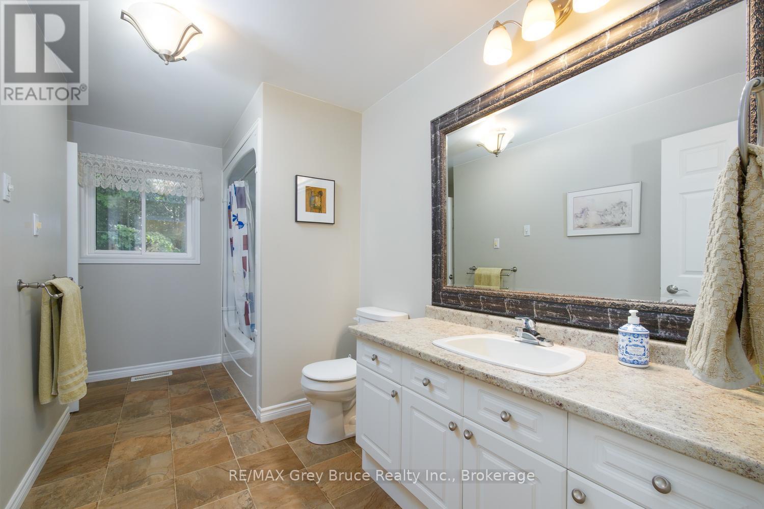 135 North Diagonal Property Photo 16