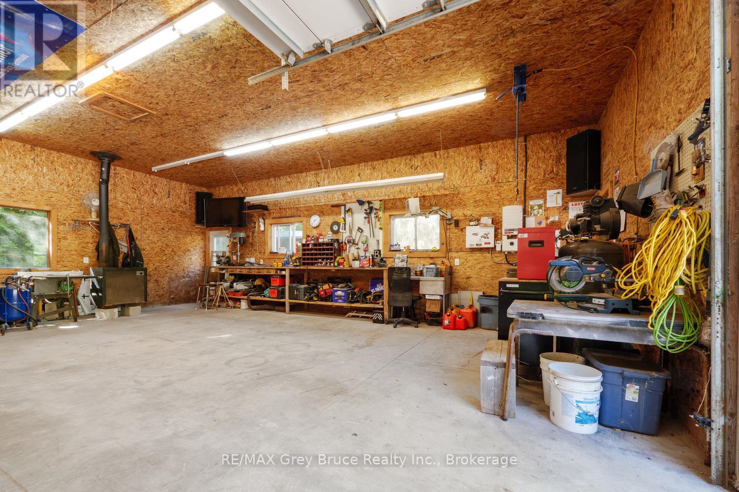 135 North Diagonal Property Photo 37
