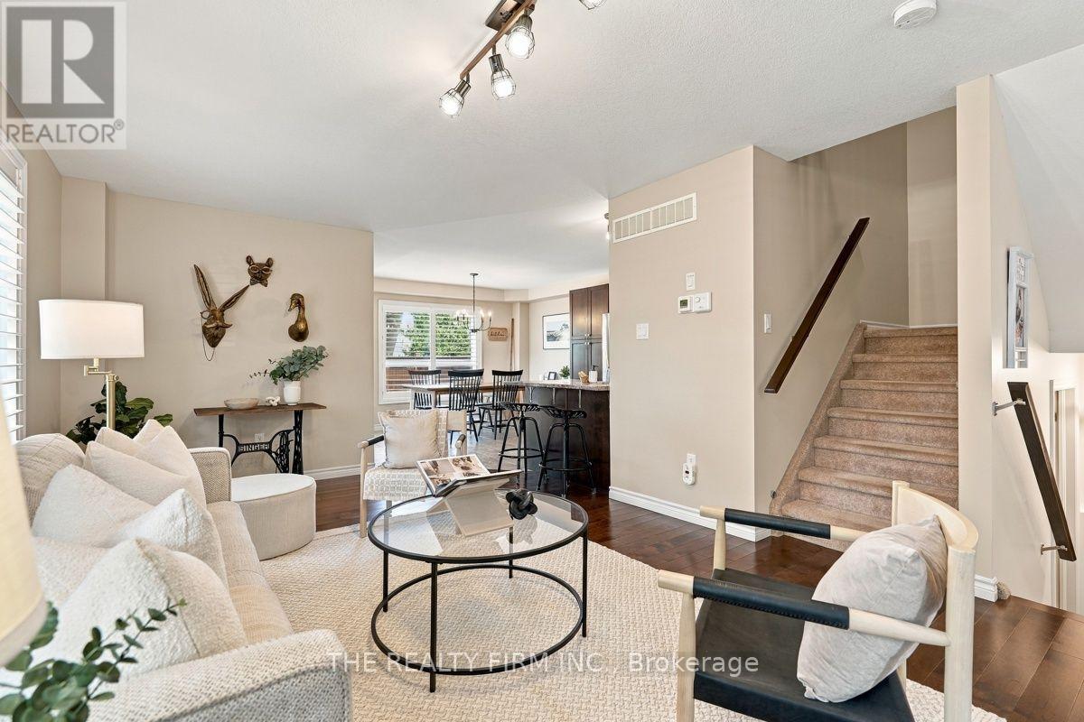 914 Silverfox Crescent Property Photo 12