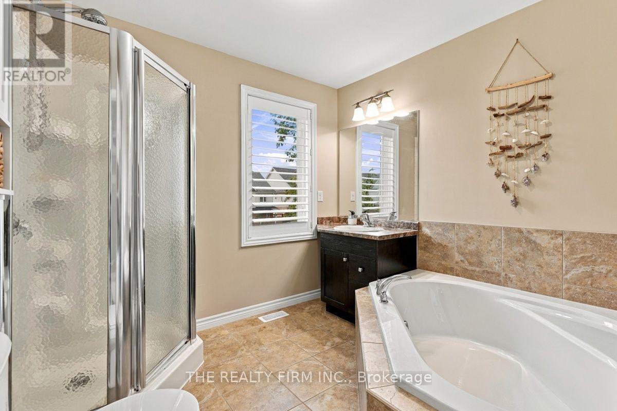 914 Silverfox Crescent Property Photo 25