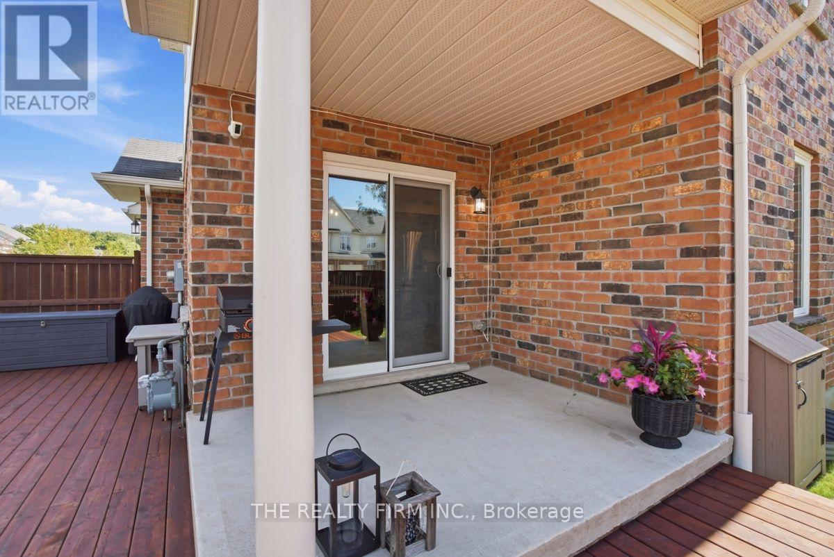 914 Silverfox Crescent Property Photo 34