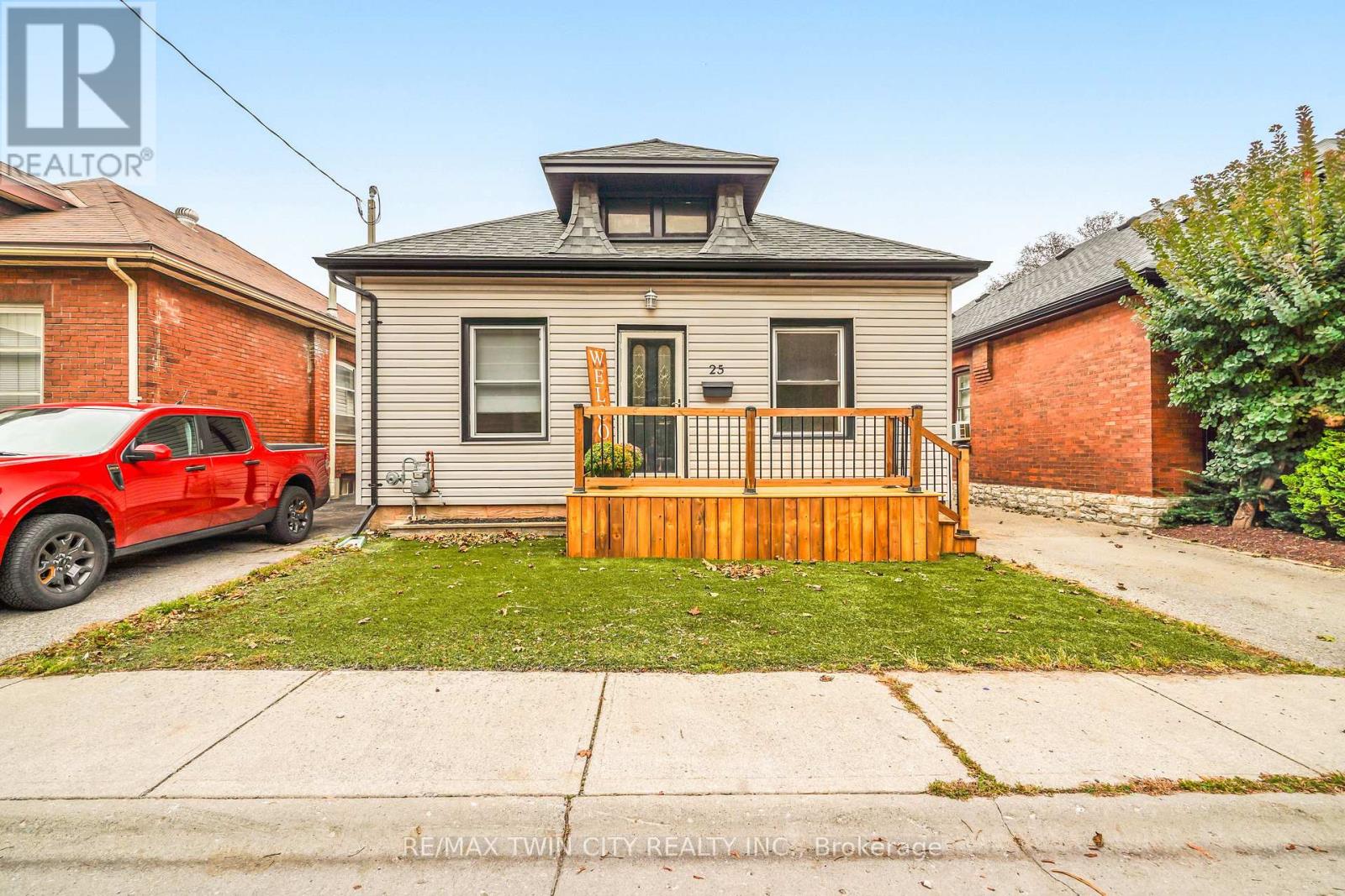 25 ALONZO STREET Property Photo 1