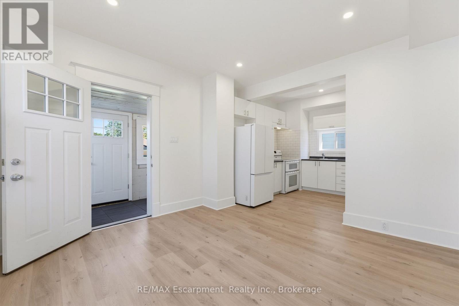 #1 - 11 Charles Street Property Photo 8