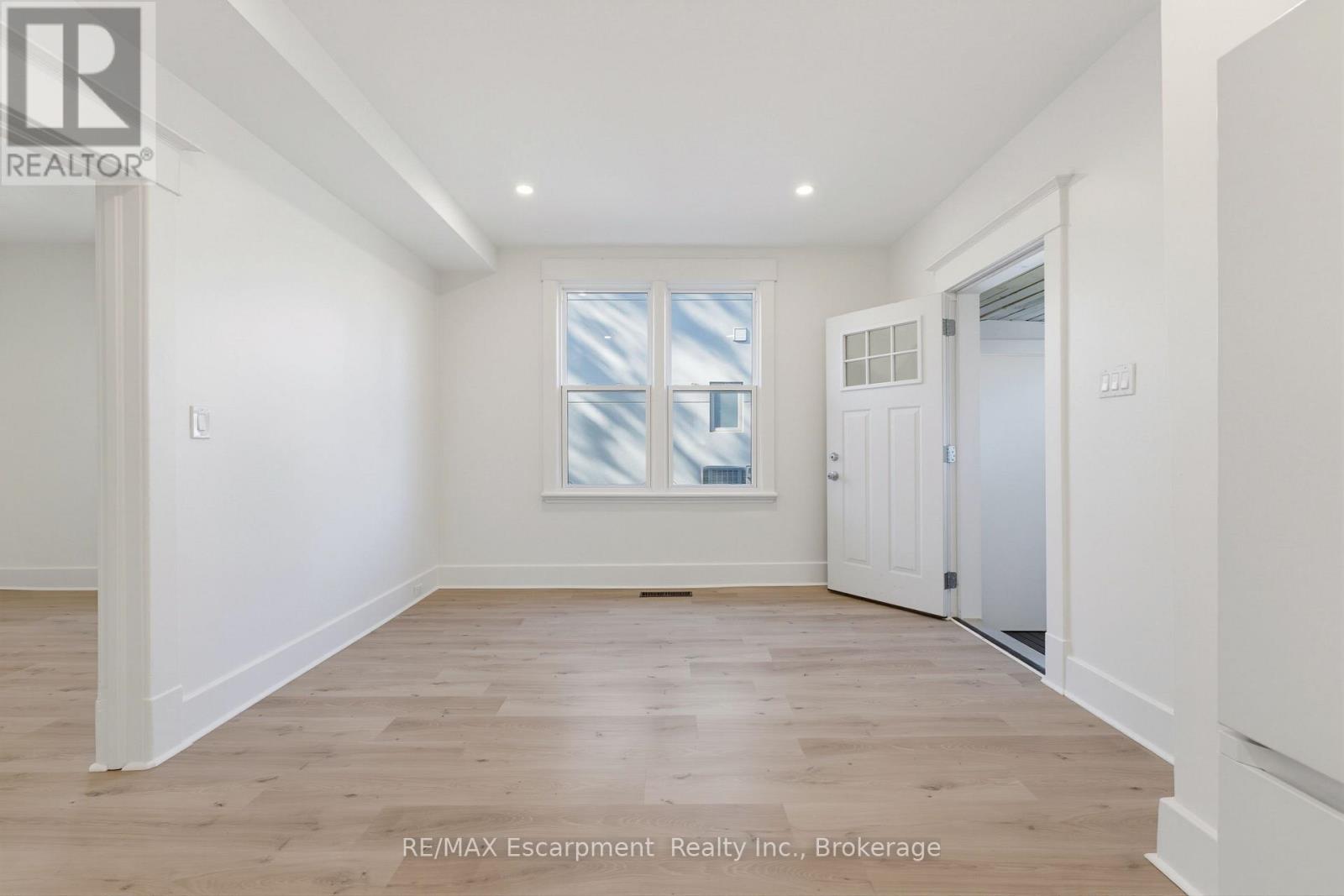 #1 - 11 Charles Street Property Photo 9