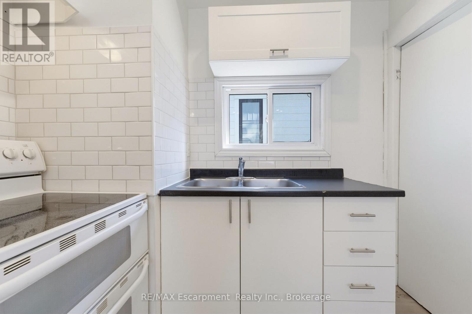 #1 - 11 Charles Street Property Photo 12