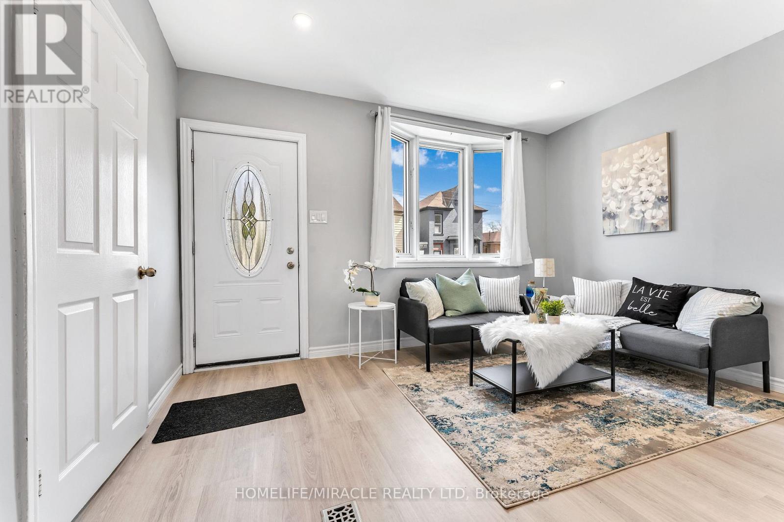 101 EMERALD STREET N Property Photo 1