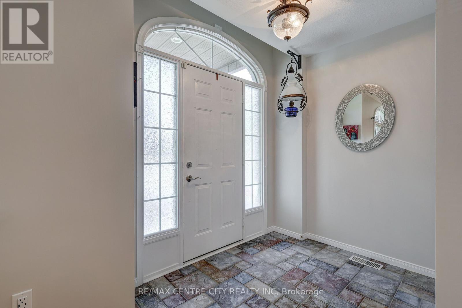 24 Schreyer Drive Property Photo 5