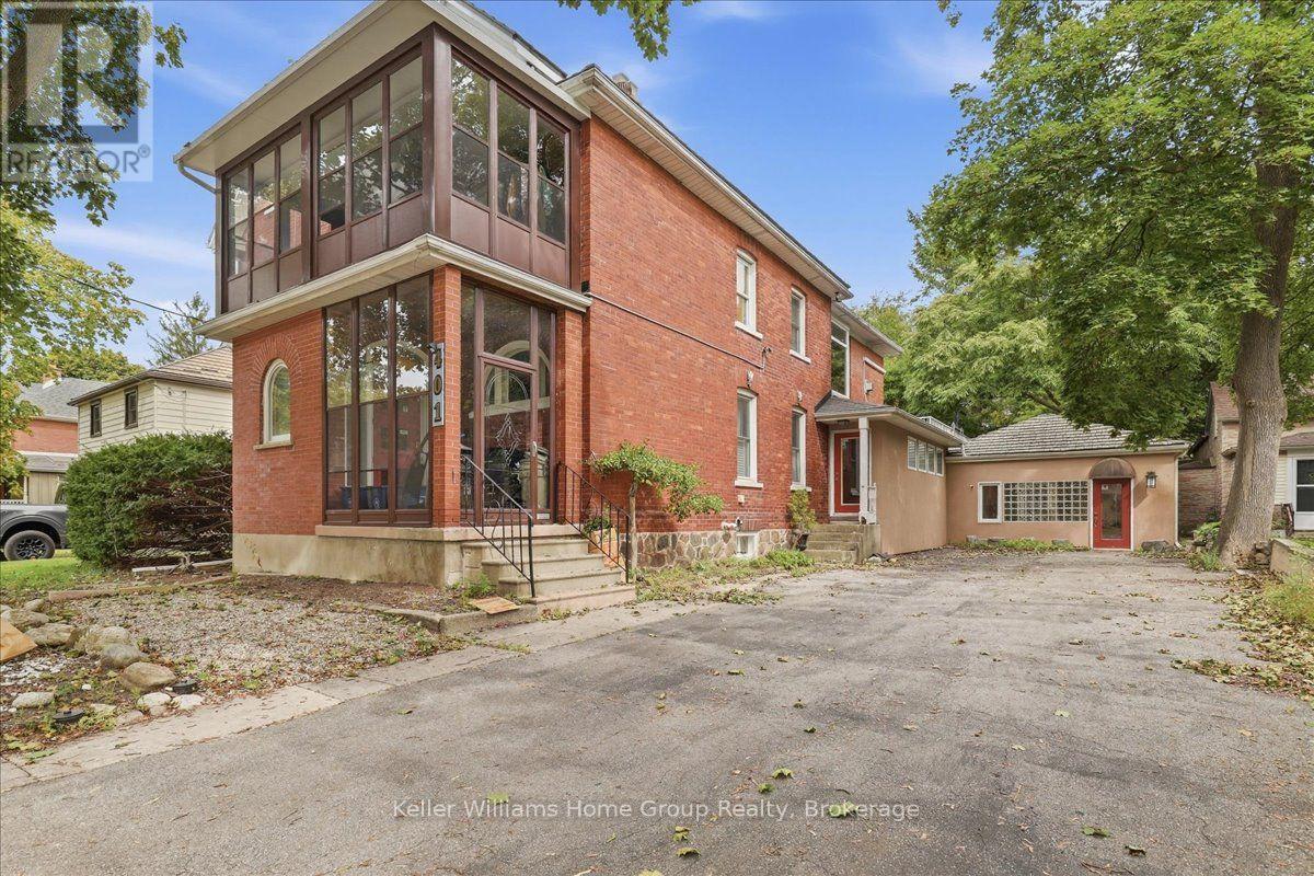 401 LAUREL STREET Property Photo 1