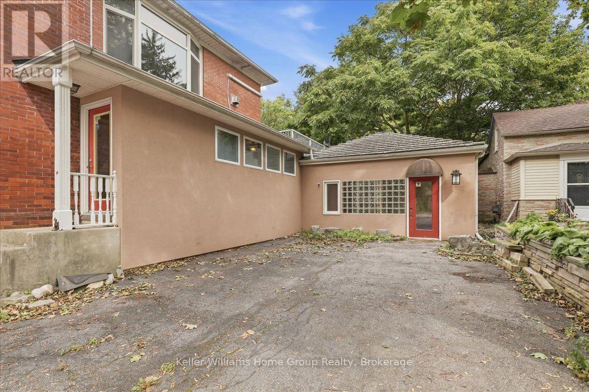 401 Laurel Street Property Photo 3