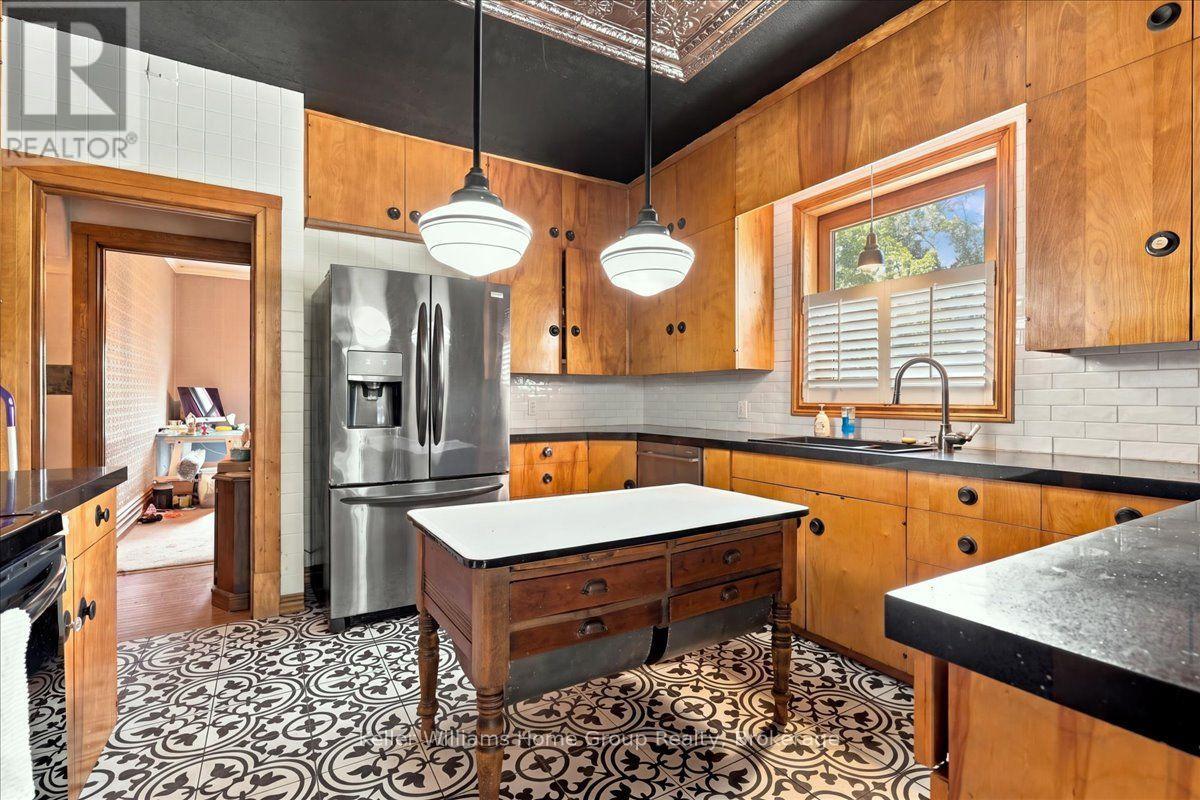 401 Laurel Street Property Photo 16