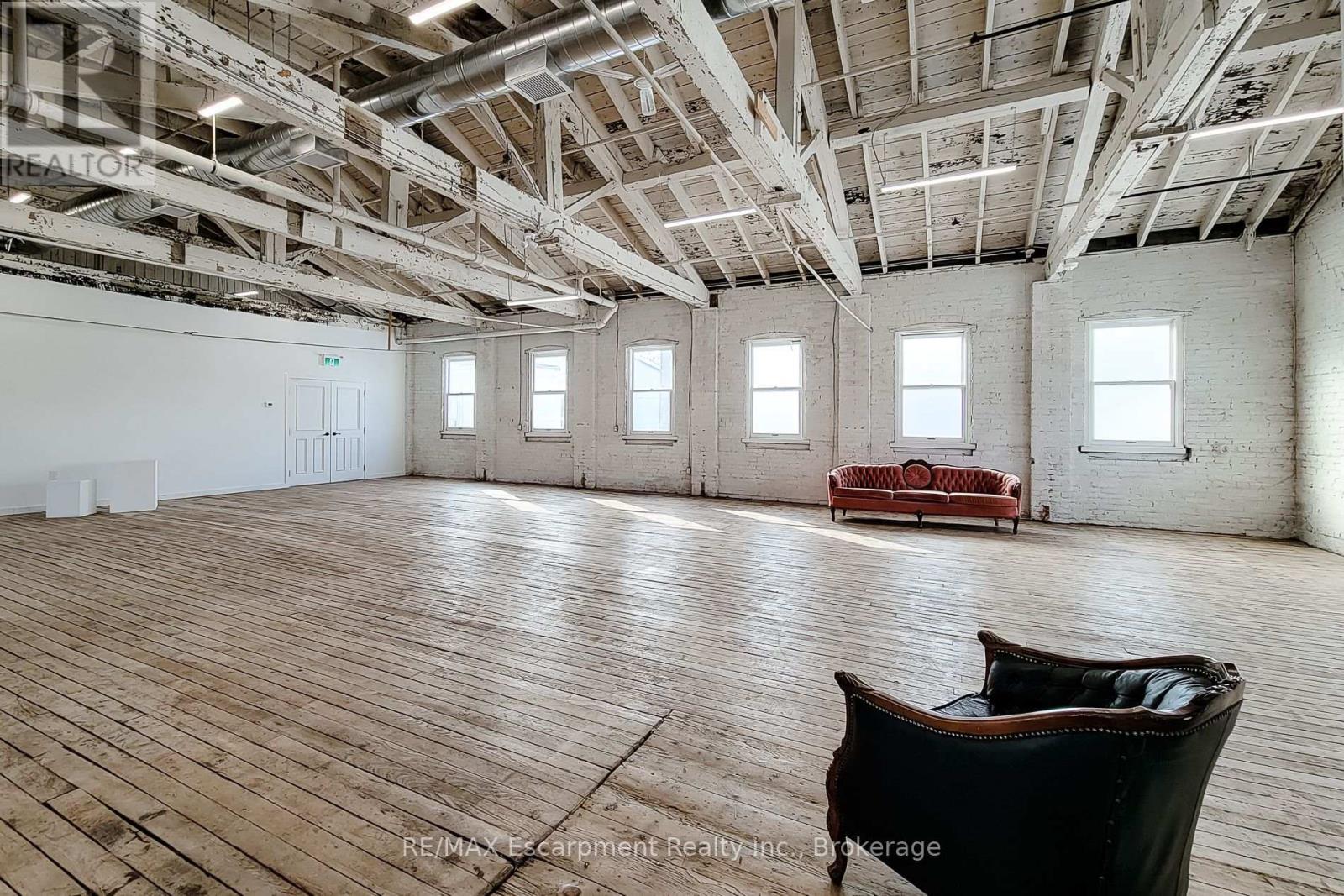 404 - 64 Hatt Street Property Photo 6