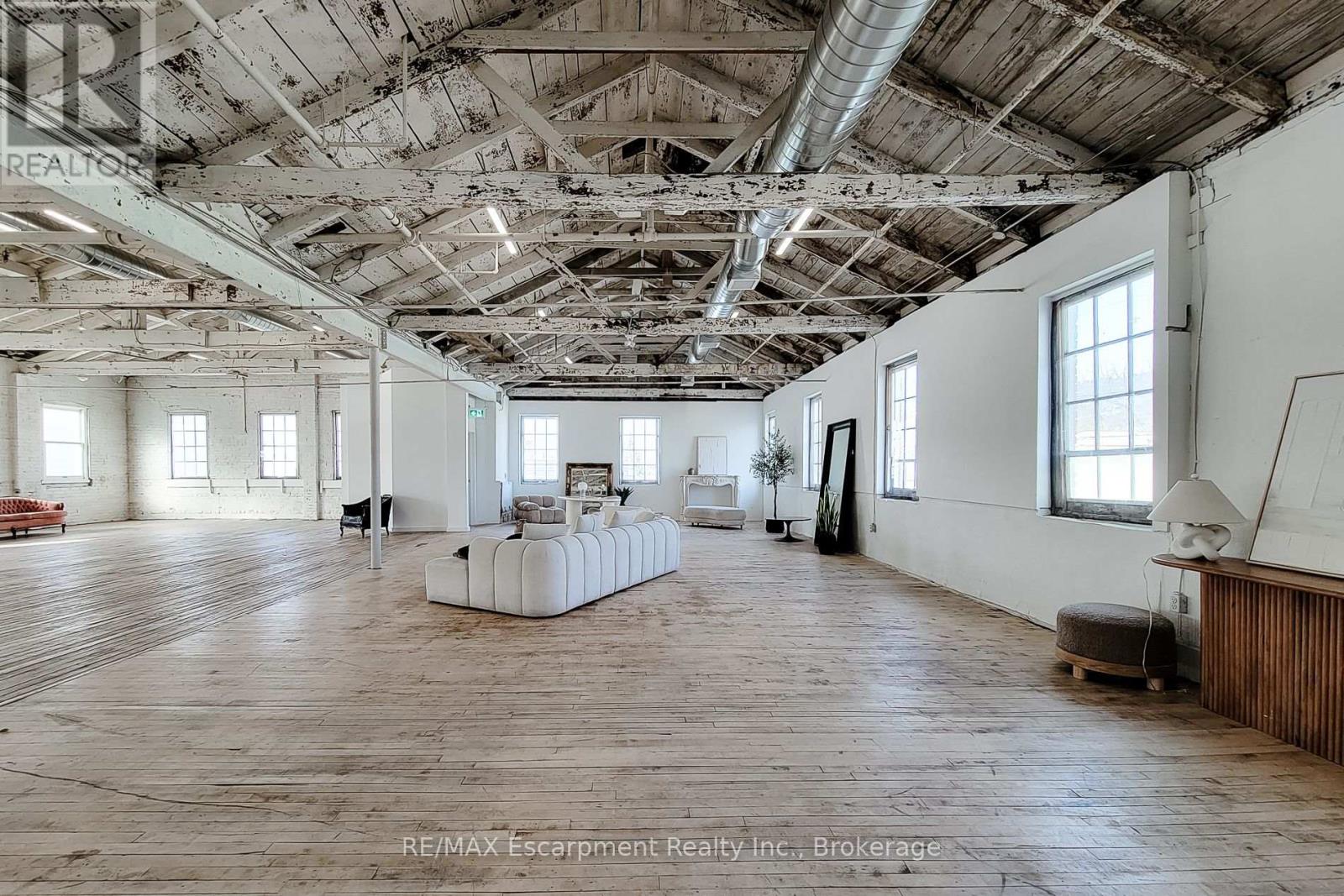 404 - 64 Hatt Street Property Photo 7
