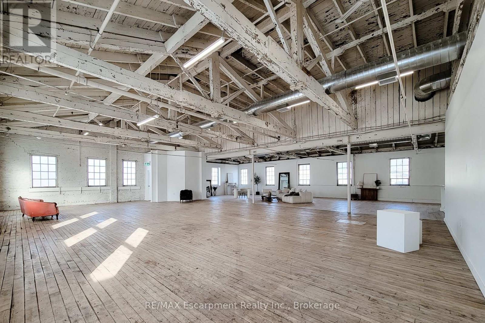 404 - 64 Hatt Street Property Photo 10