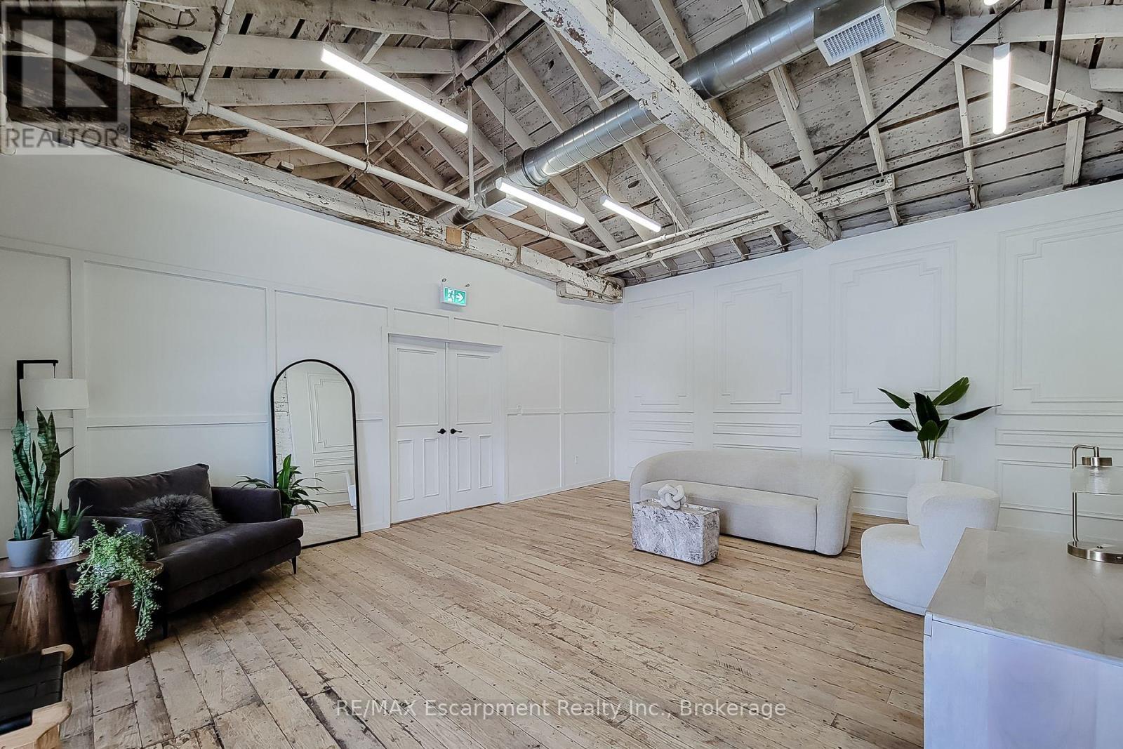 404 - 64 Hatt Street Property Photo 14