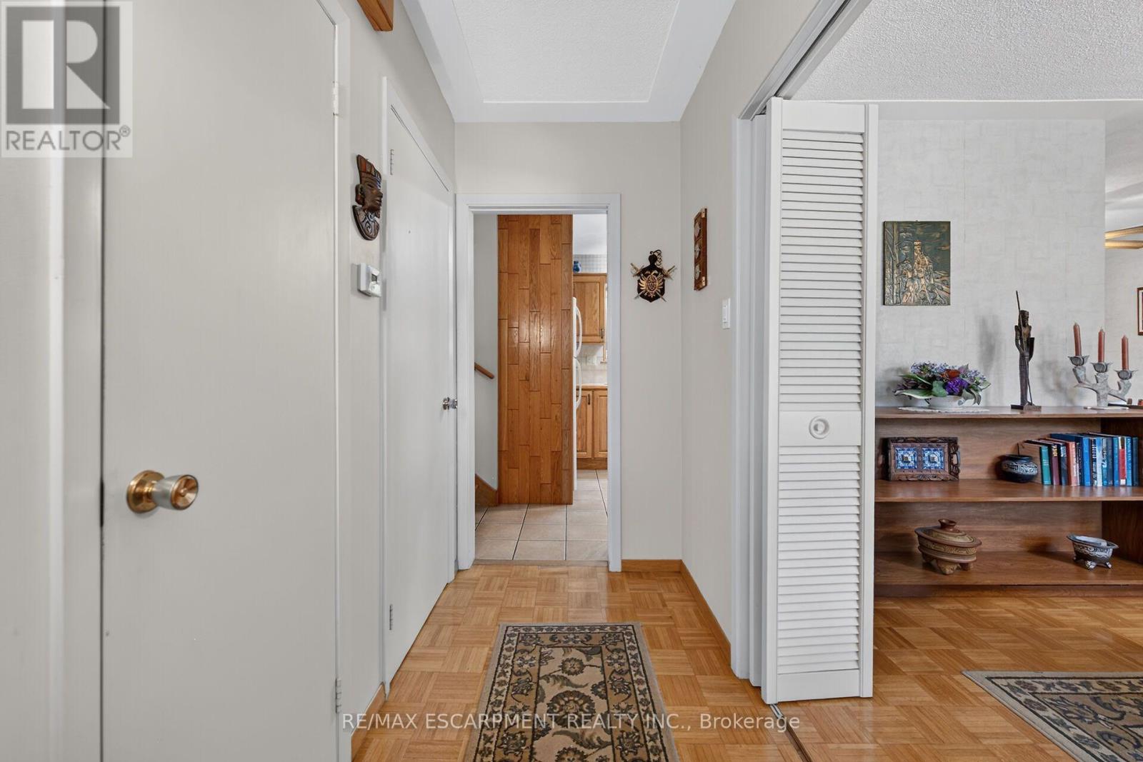994 Barton Street Property Photo 7