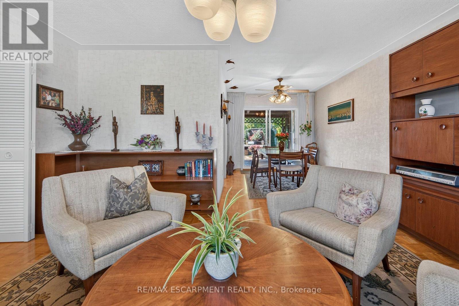 994 Barton Street Property Photo 11