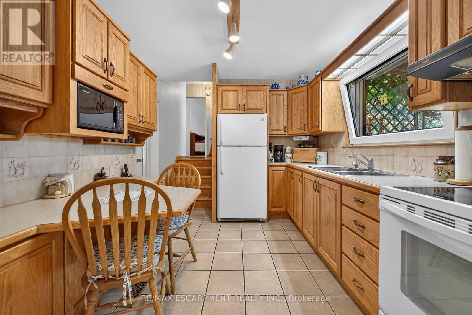 994 Barton Street Property Photo 14
