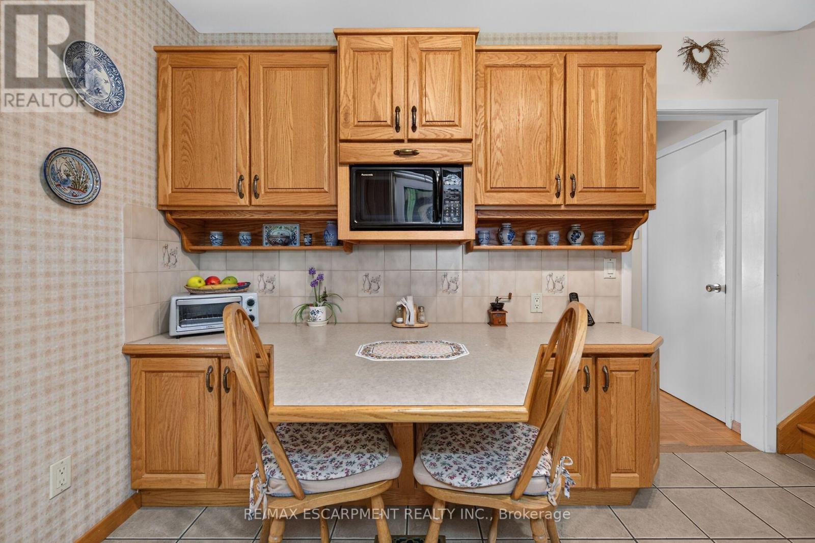 994 Barton Street Property Photo 15