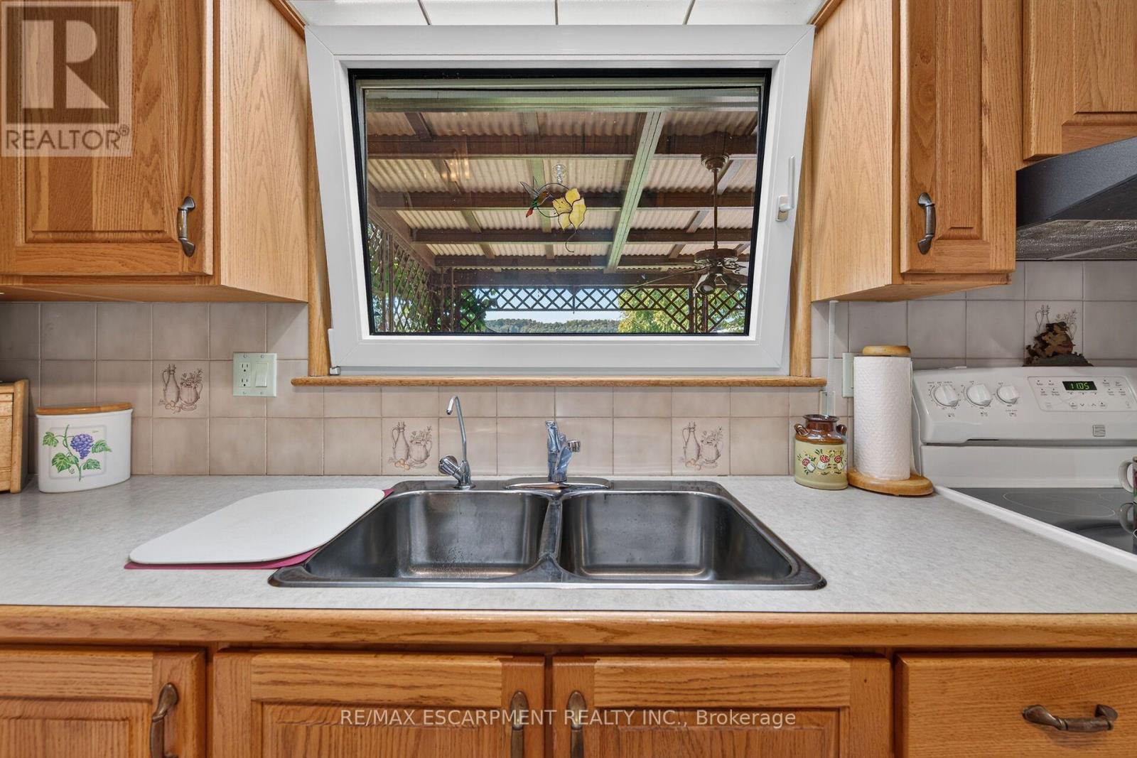994 Barton Street Property Photo 17