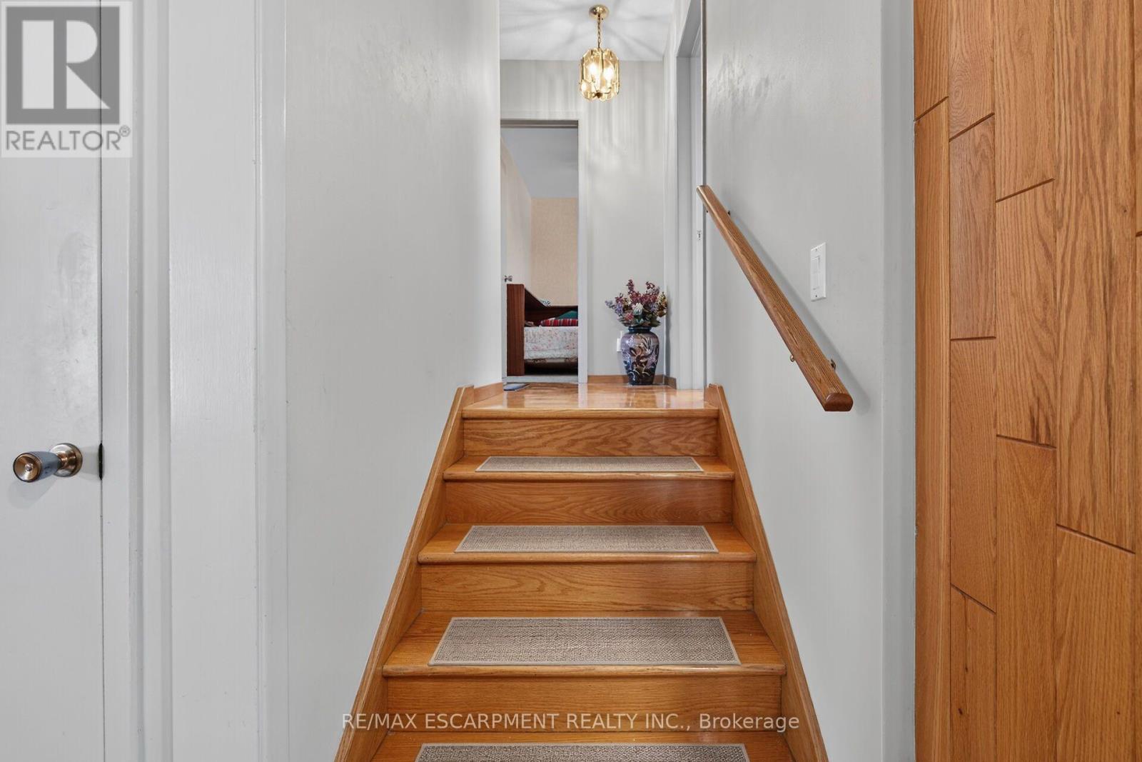 994 Barton Street Property Photo 20