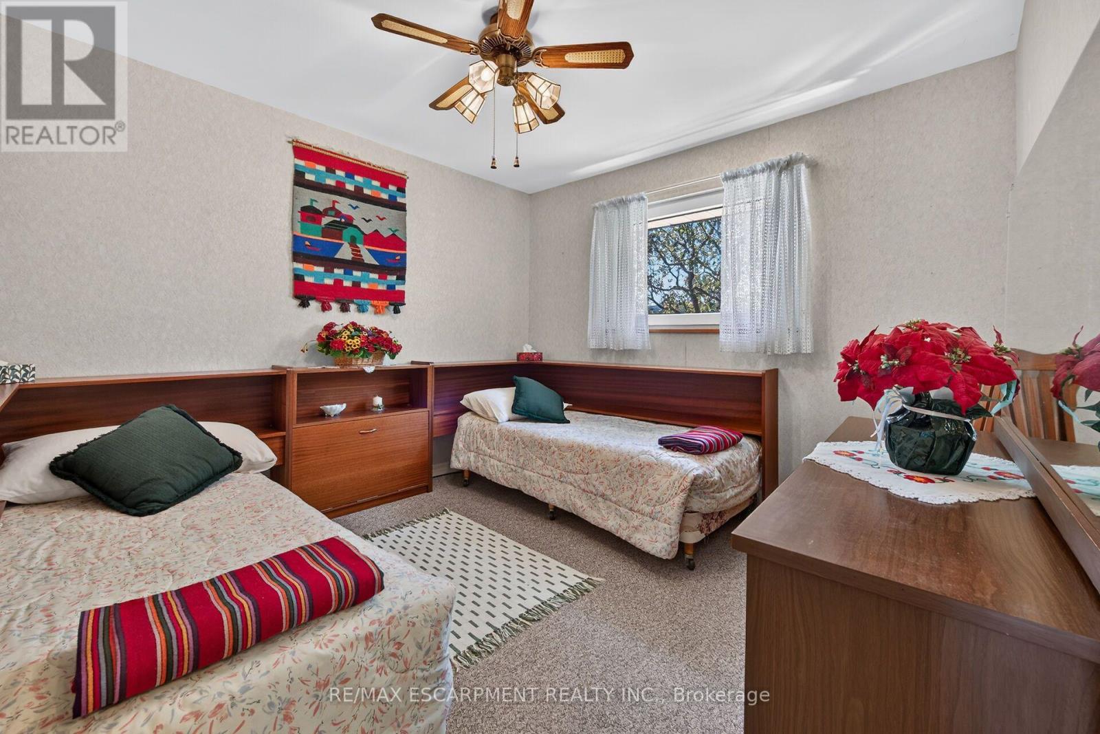994 Barton Street Property Photo 22
