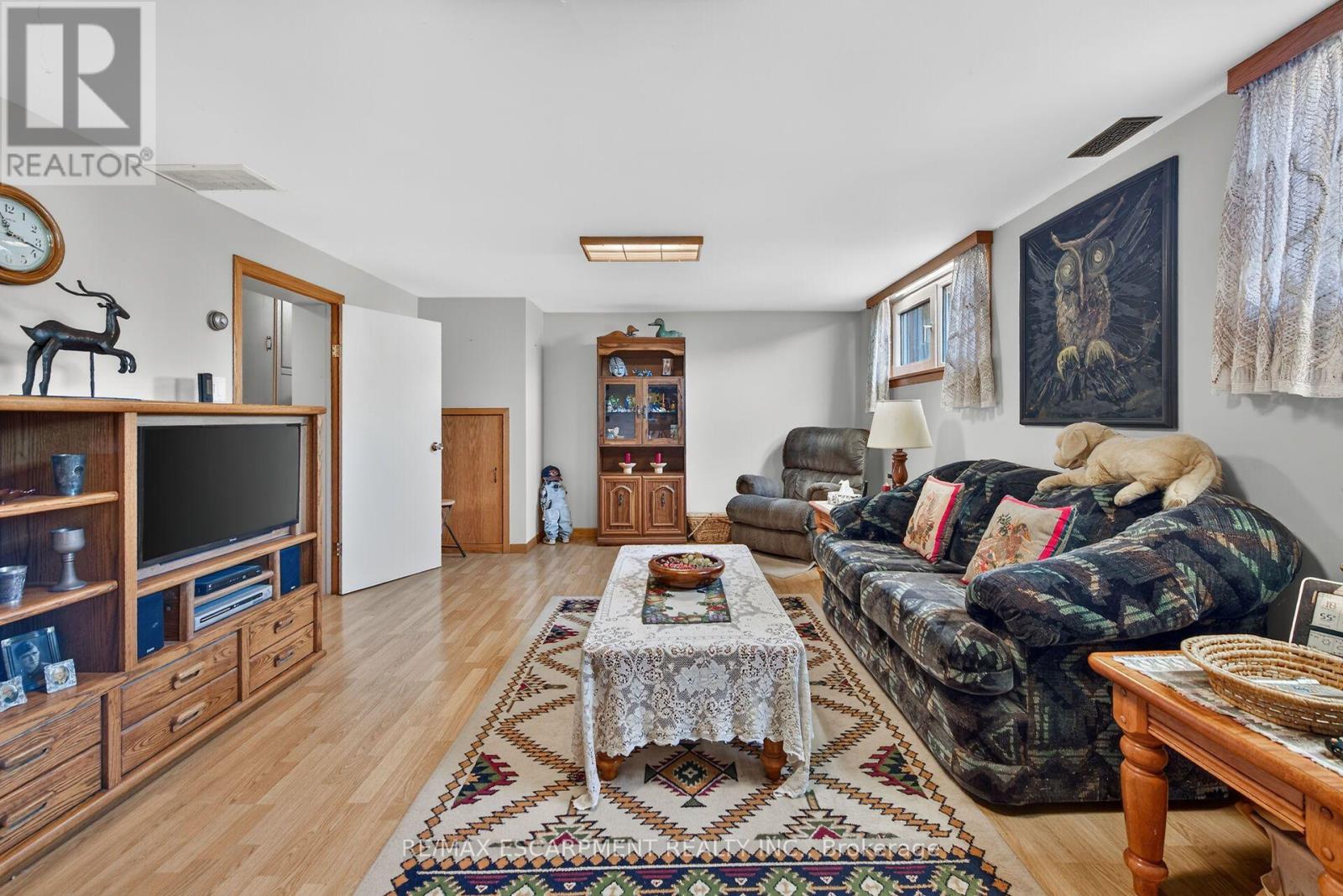 994 Barton Street Property Photo 31