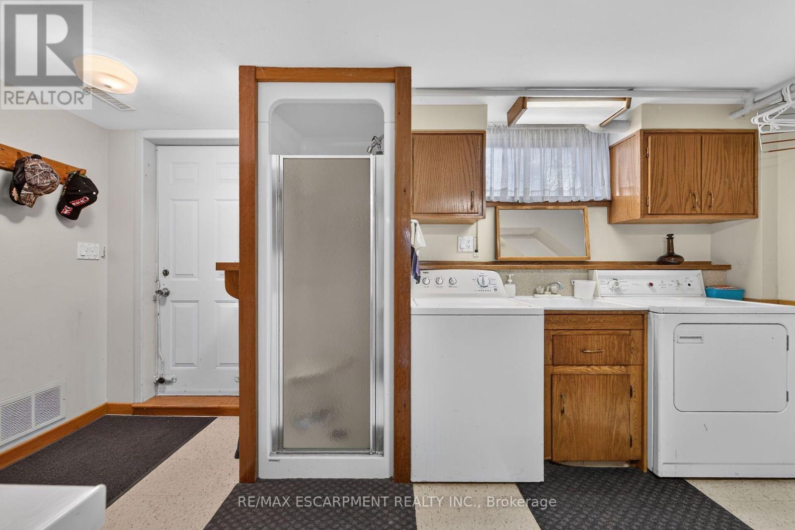 994 Barton Street Property Photo 33