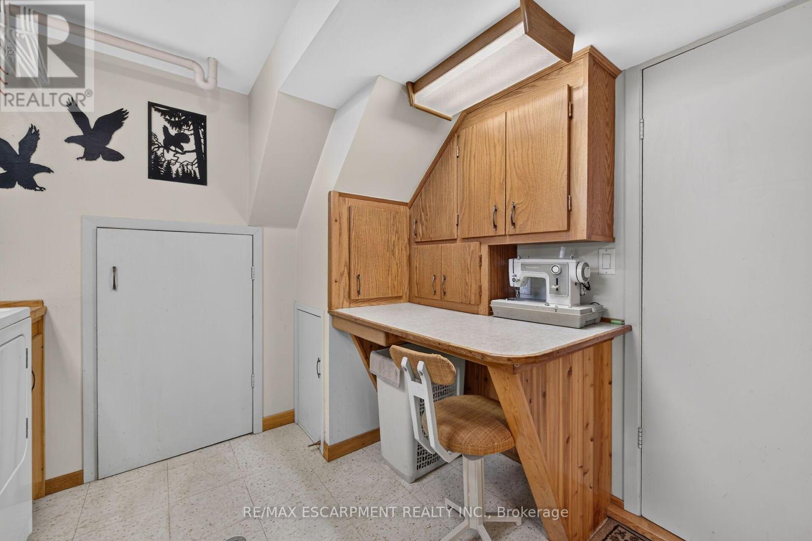994 Barton Street Property Photo 35