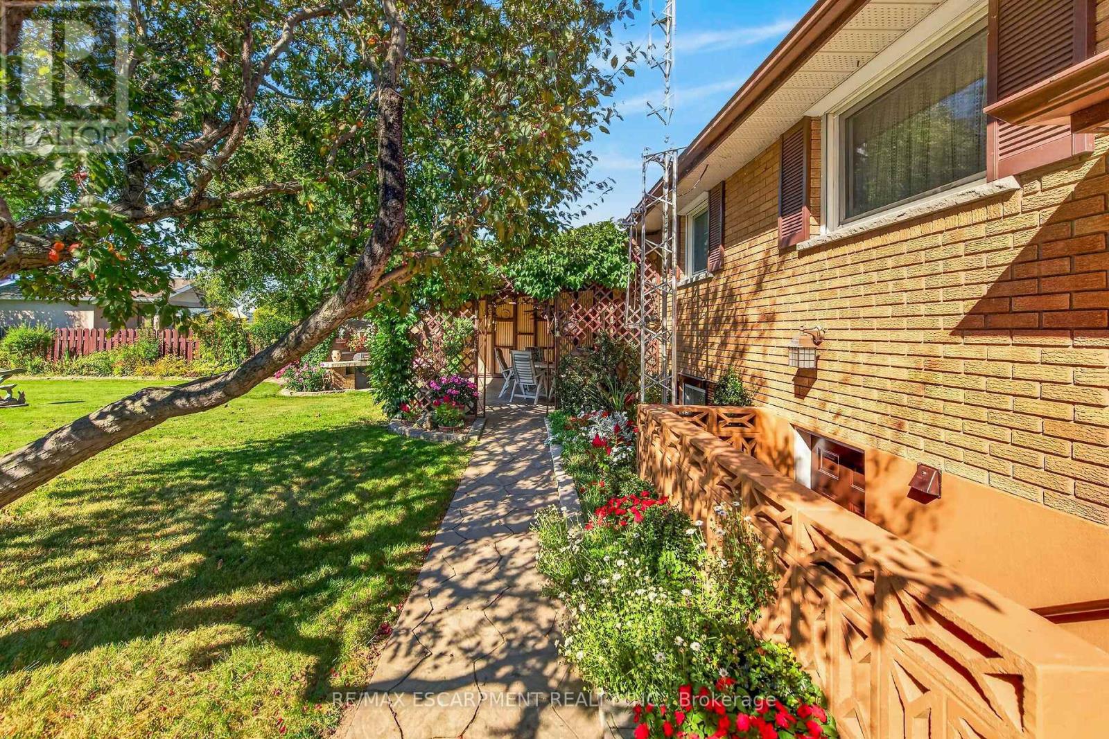 994 Barton Street Property Photo 40