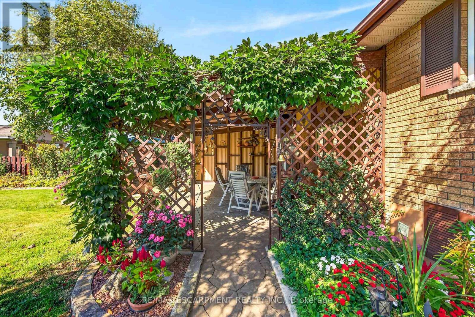 994 Barton Street Property Photo 41
