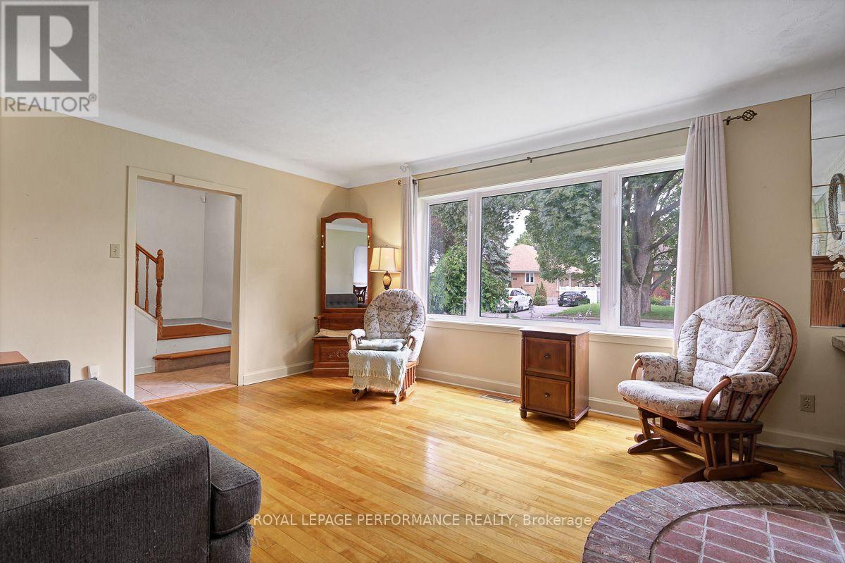550 Wolffdale Crescent Property Photo 7