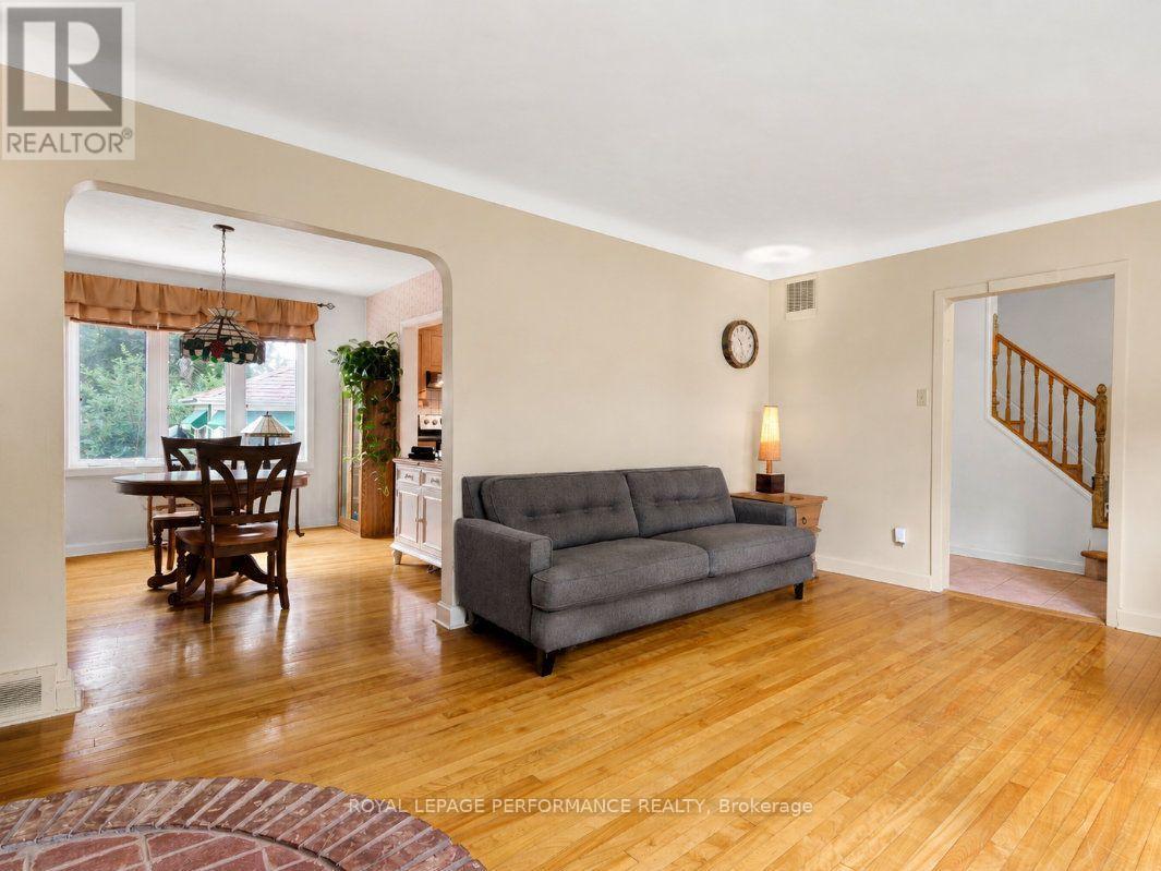 550 Wolffdale Crescent Property Photo 8