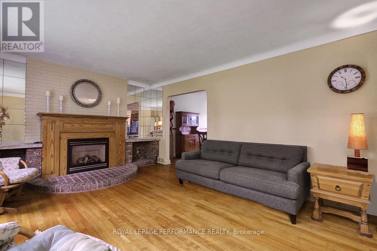 550 Wolffdale Crescent Property Photo 9