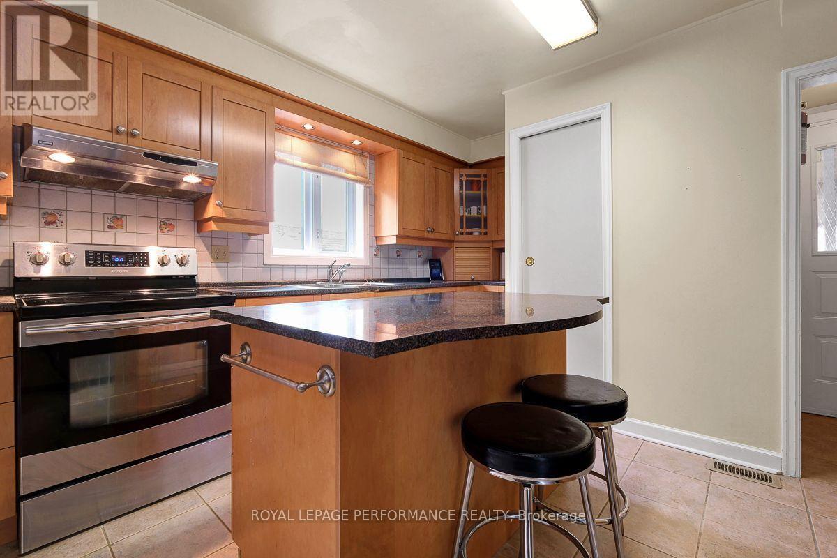 550 Wolffdale Crescent Property Photo 13
