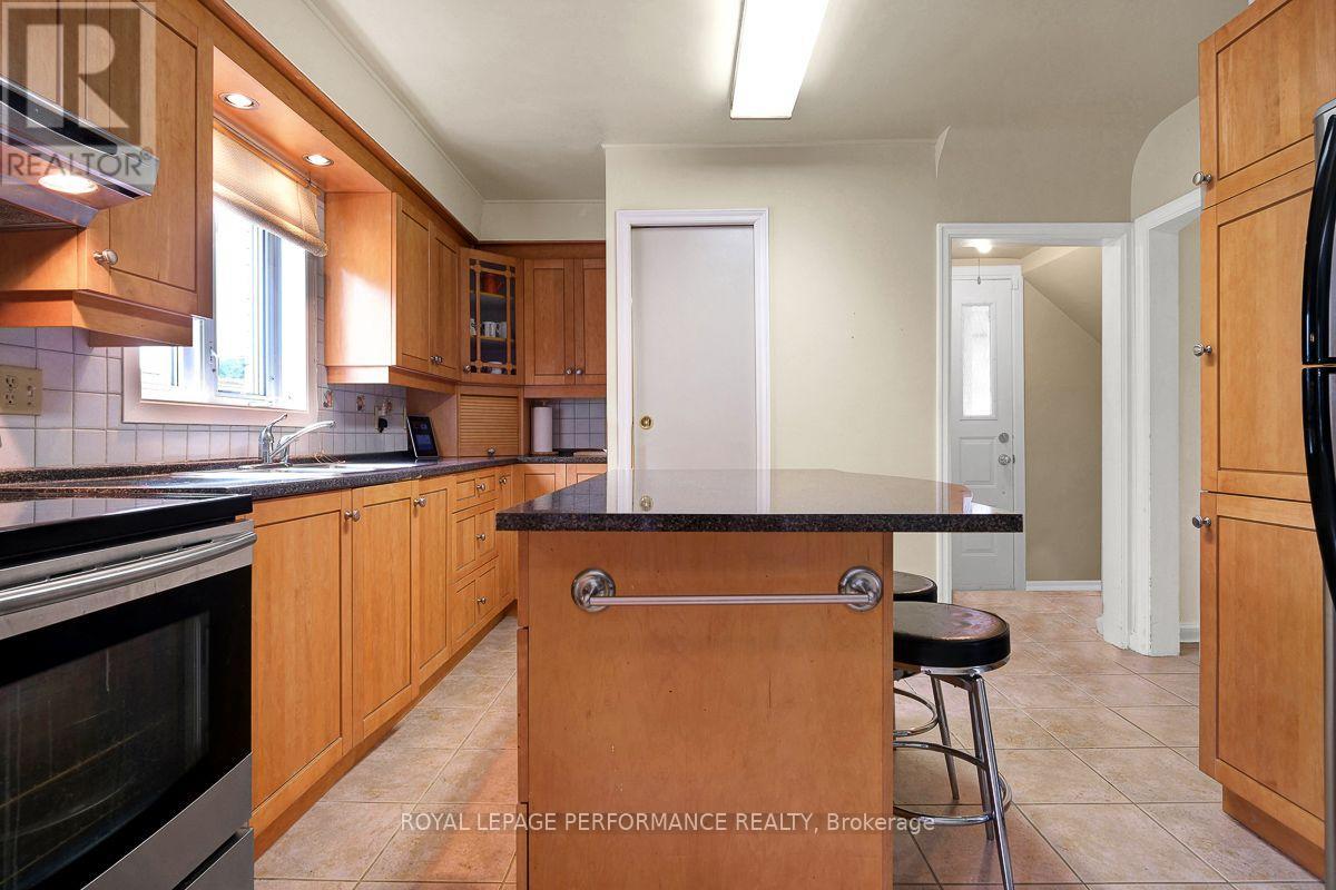 550 Wolffdale Crescent Property Photo 14