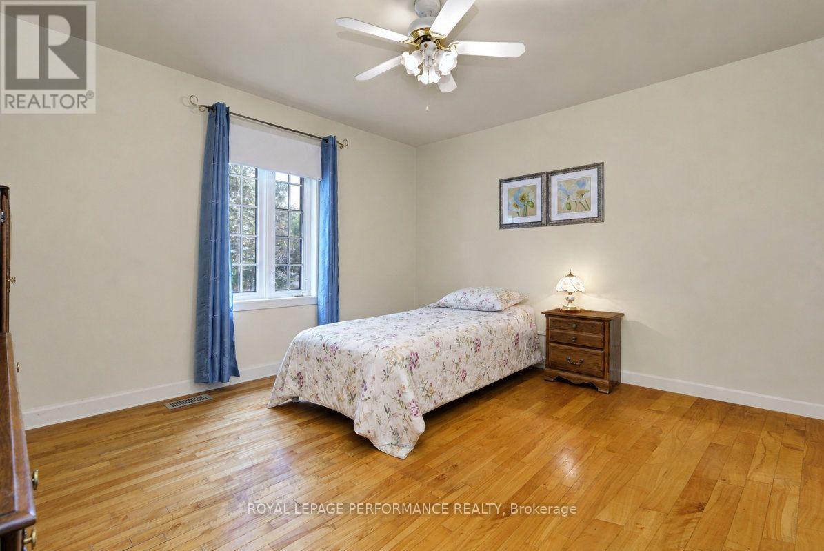 550 Wolffdale Crescent Property Photo 22