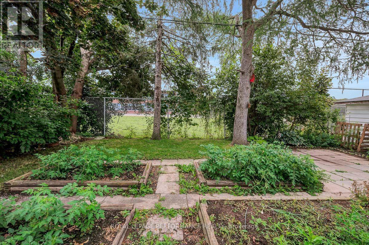 550 Wolffdale Crescent Property Photo 34