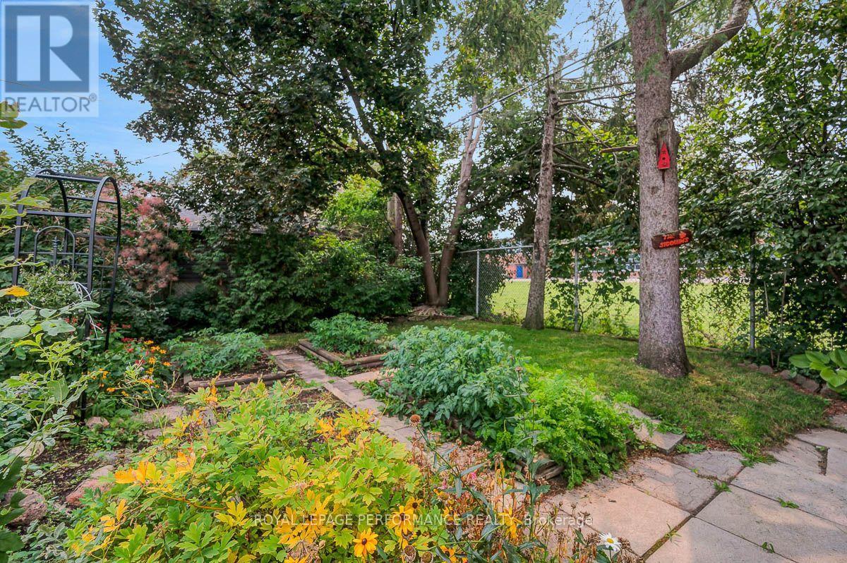 550 Wolffdale Crescent Property Photo 36