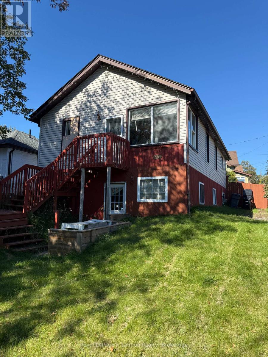 226 Algoma Street N Property Photo 1