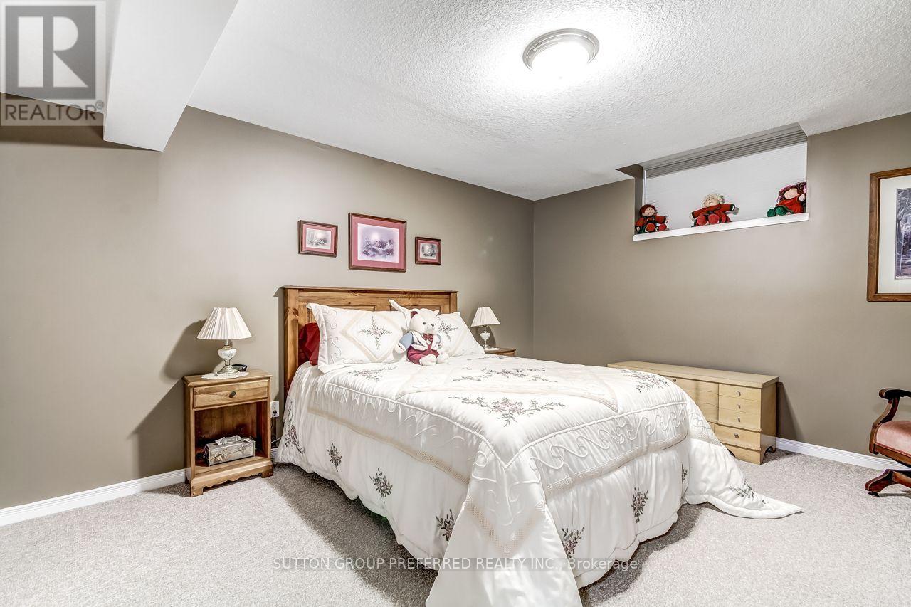 857 Silversmith Street Property Photo 20