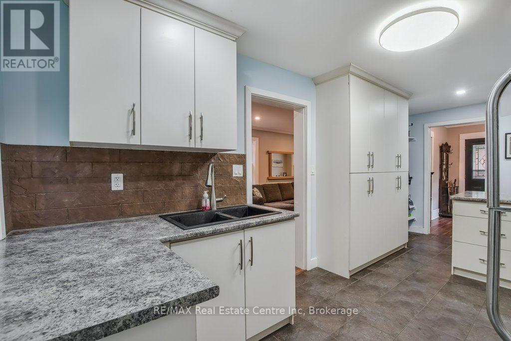 207 Waterloo Avenue Property Photo 5