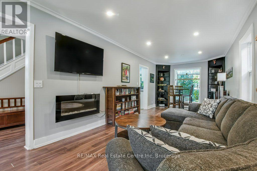207 Waterloo Avenue Property Photo 9