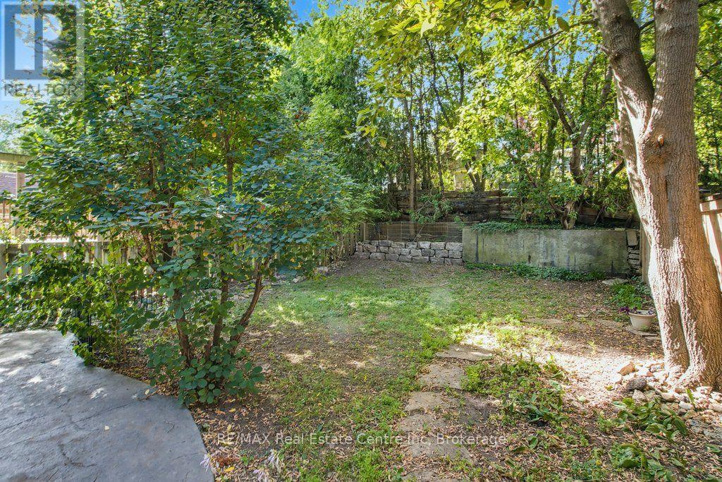 207 Waterloo Avenue Property Photo 17
