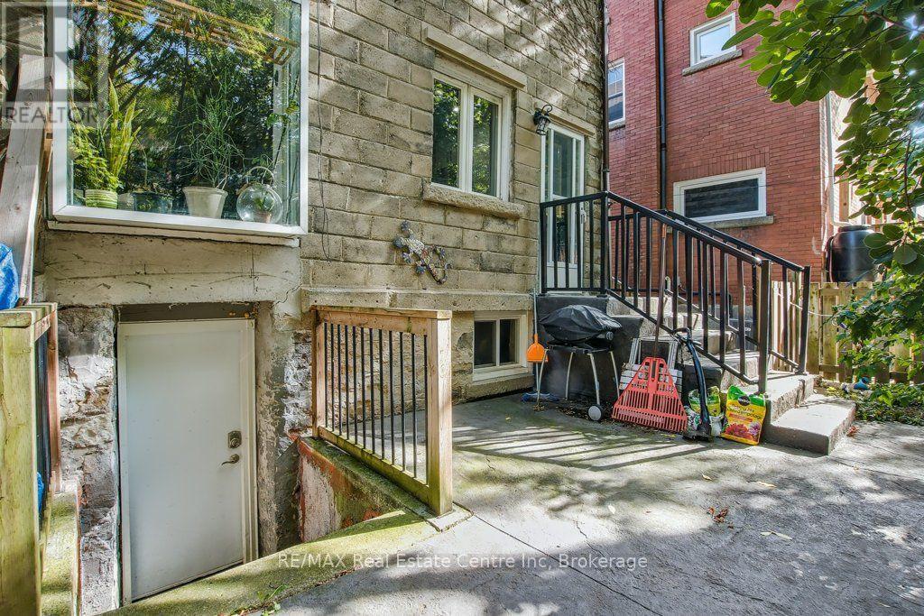 207 Waterloo Avenue Property Photo 20