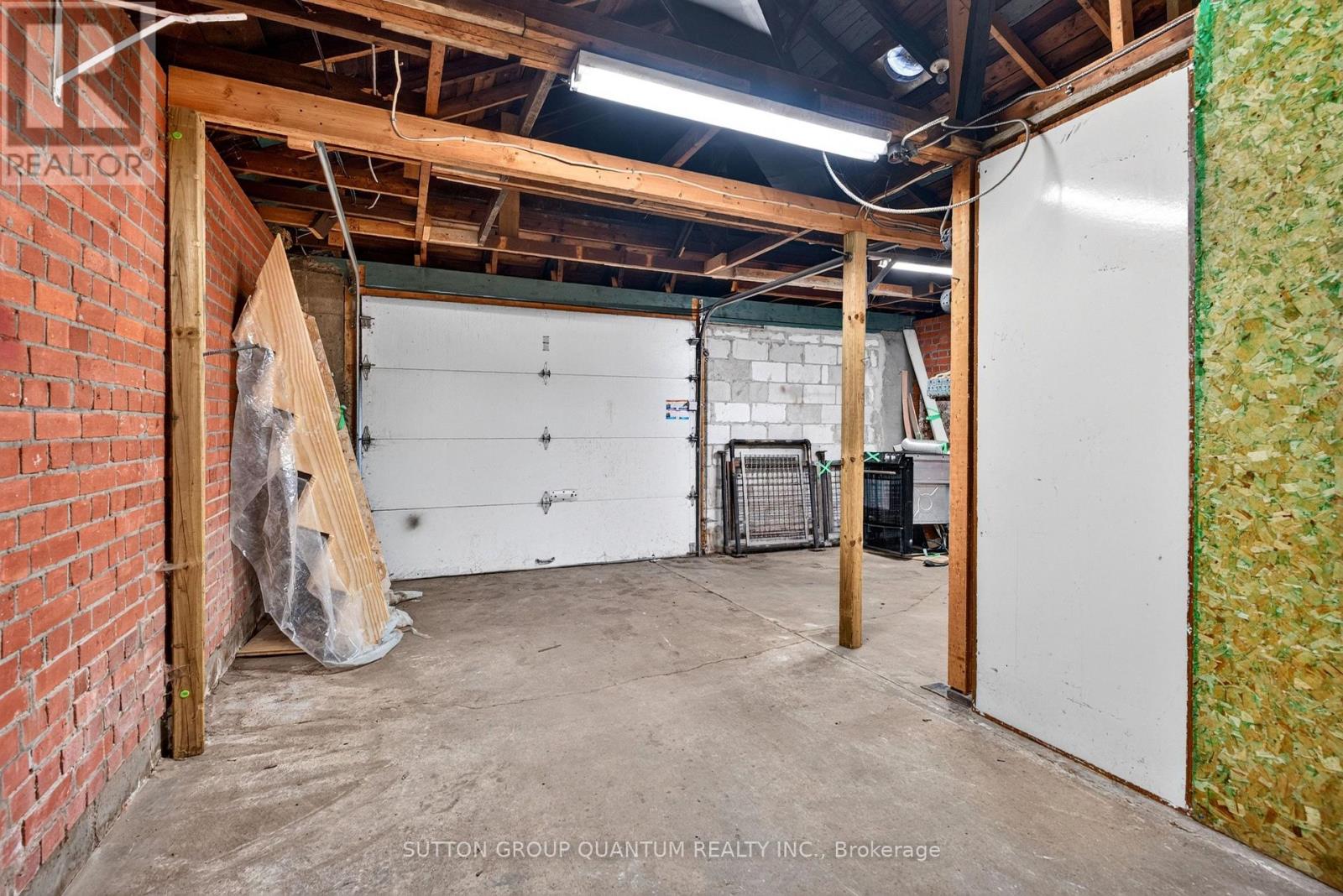 689 Barton Street E Property Photo 14