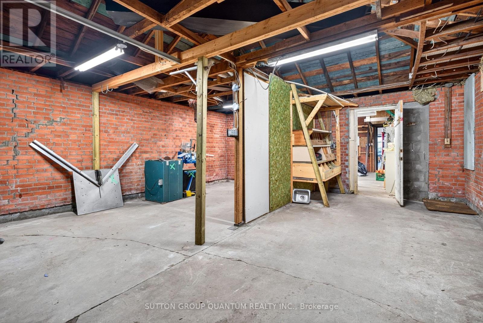 689 Barton Street E Property Photo 15
