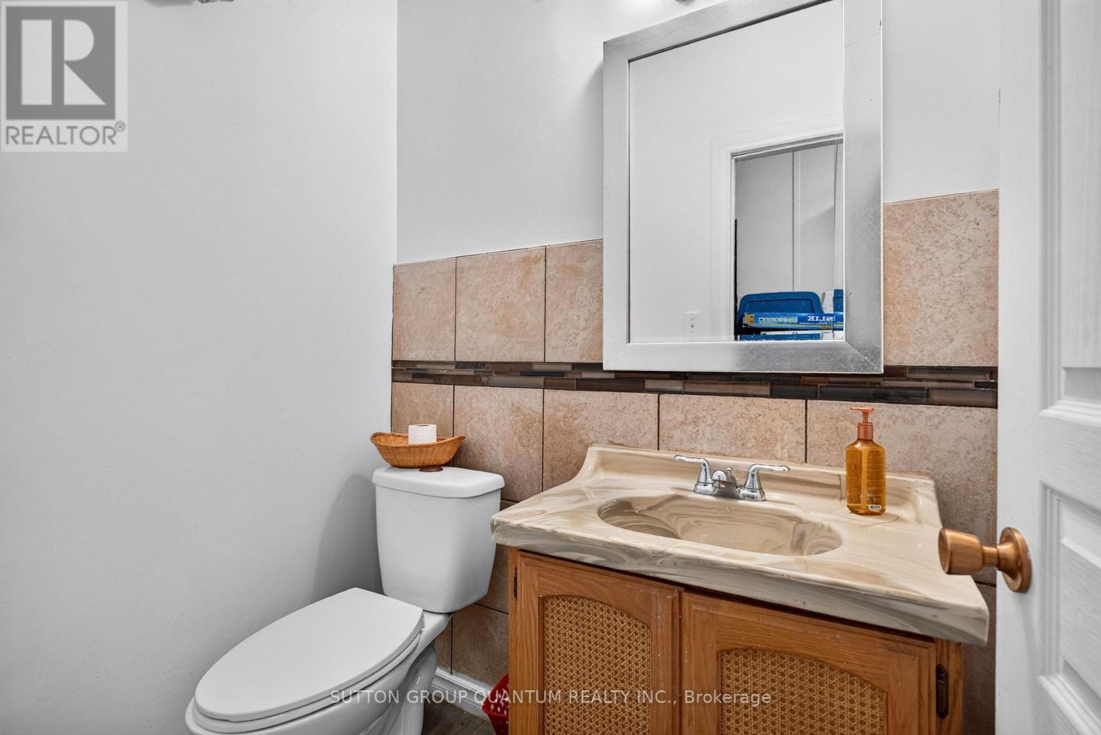689 Barton Street E Property Photo 16