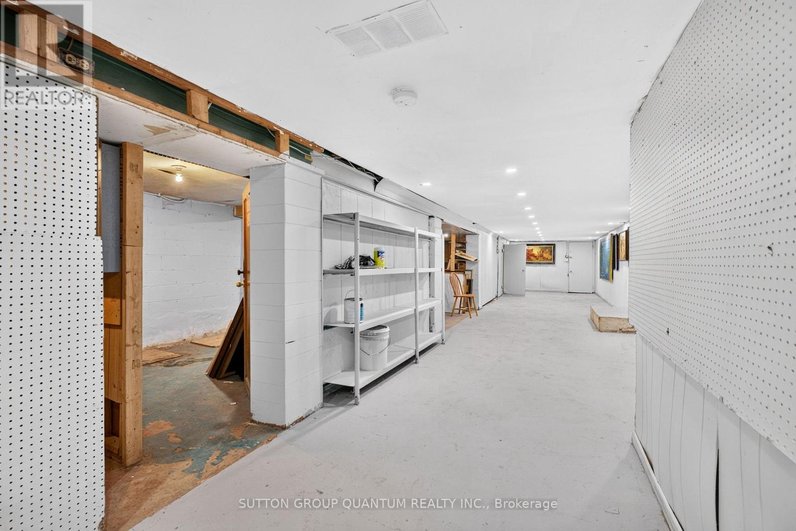 689 Barton Street E Property Photo 17