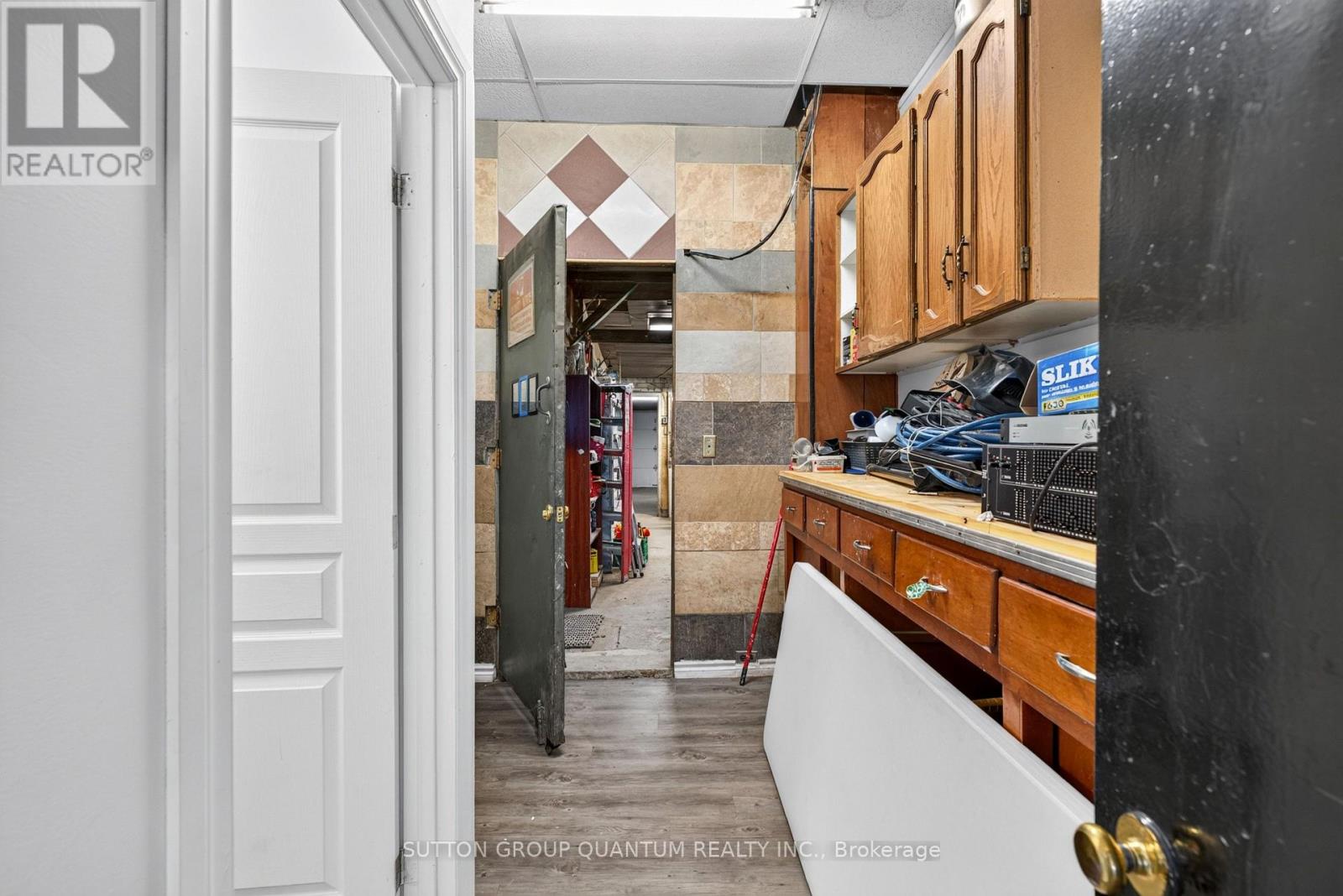 689 Barton Street E Property Photo 34