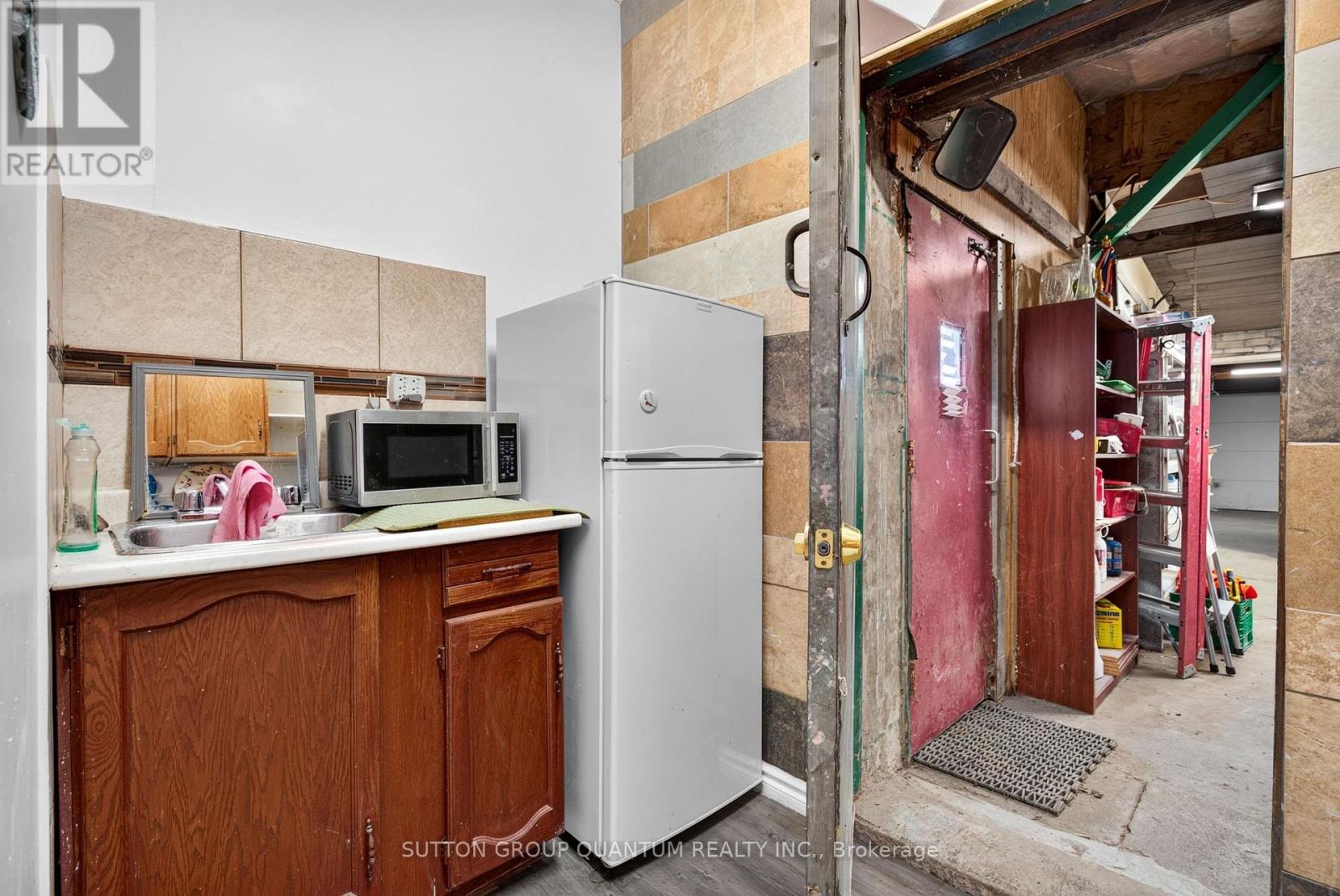 689 Barton Street E Property Photo 39